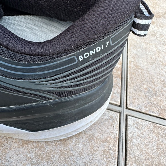 Hoka One One Bondi 7 Running Sneakers Shoes Black White Women's - Picture 4 of 11